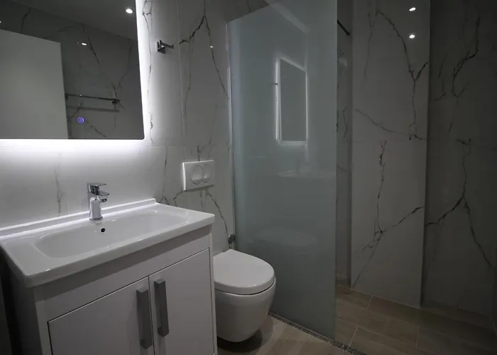 Apartment Moonshine *